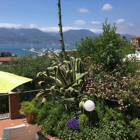 Le Agavi Del Golfo Apartment *
